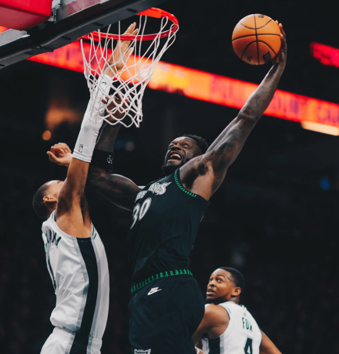 app下载-文班37+15+5帽创NBA历史第一神迹！马刺2-1复仇森林狼，麦丹22中5